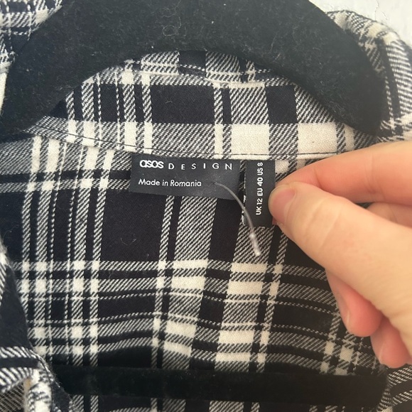 ASOS Design Cropped Oversized Black White Plaid Shirt - Picture 3 of 5